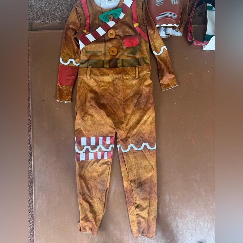 FORTNITE Merry Marauder costume - Youth M (8/10) - Picture 3 of 11